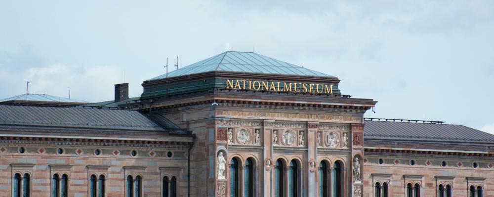 Museerna når i dag miljontals människor, både i Sverige och internationellt, genom webbplatser, sociala medier och öppna kunskapsplattformar. Foto: Filipe Lourenço Marques/Unsplash