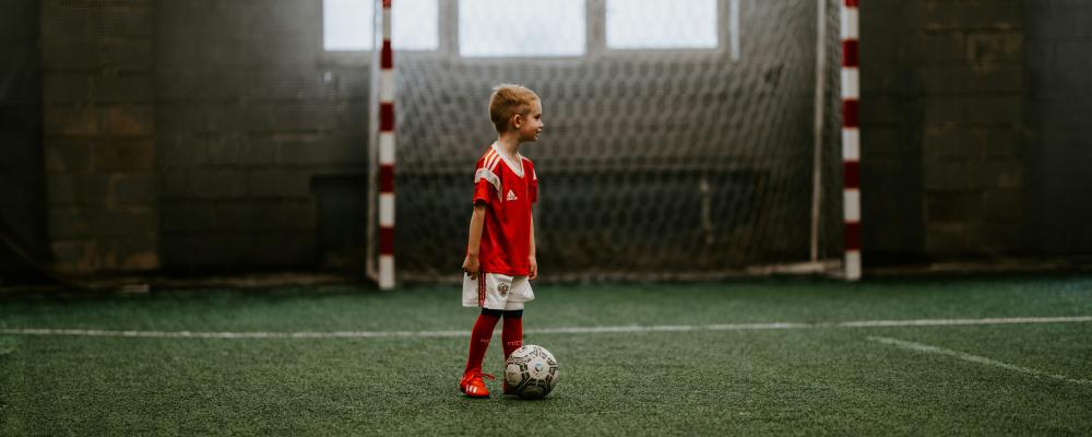 Statistiken visar att idrottsdeltagandet är som störst mellan 8 och 12 års ålder och minskar därefter successivt med stigande ålder. Foto: arseny togulev /Unsplash