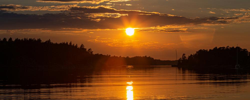 Solnedgång över Stockholms skärgård. Foto: Håkon Grimstad/Unsplash