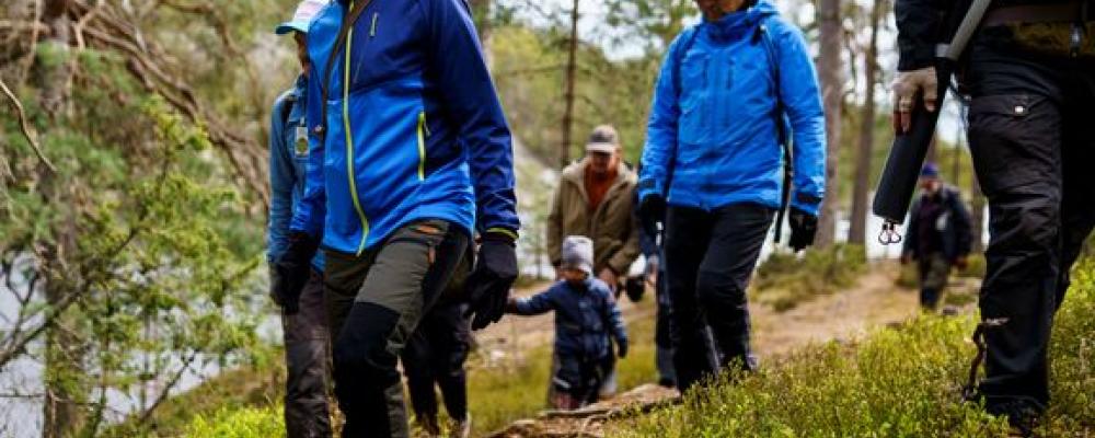 En höjning till 200 miljoner kronor skulle enligt Svenskt Friluftsliv bland annat göra det möjligt att nå fler barn och unga, stärka ledarförsörjningen, sänka trösklarna till organiserad fritid, utveckla verksamhet i hela landet och öka kunskapen om allemansrätten. Det skulle också ge bättre förutsättningar för friluftsorganisationerna att bidra till samhällets arbete med folkhälsa, inkludering och civil beredskap. Foto: PMAGI AB