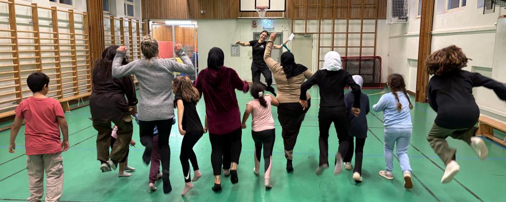 Aktivitet innan gemensam middag vid en av familjeträffarna i Malmö. Foto: Innovation Skåne