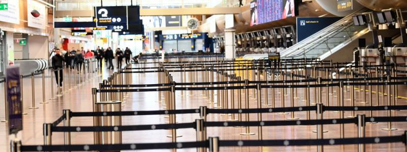 Fredrik Sandberg/TT: En typisk coronadag i Arlanda avgångshall när allt stod stilla. Men efter inrikesflygen öppnas det nu upp för mer utrikestrafik. Arkivbild.