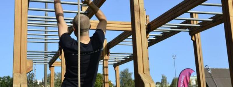 Den nya hinderbanan på Farsta idrottsplats. Foto: Nicki Kozma