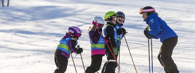 Skidskola med Friluftsfrämjandet. Foto: Anders Robertsson