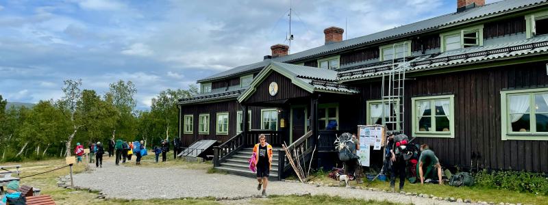 Huvudbyggnaden vid Saltoluokta fjällstation i svenska Lappland. Foto: Anders Norén/Unsplash
