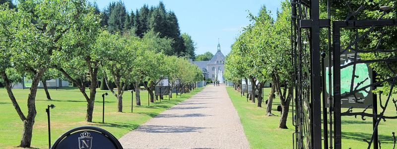 Norrvikens trädgårdar är en historisk park- och trädgårdsanläggning på Bjärehalvön i nordvästra Skåne, med utsikt över Laholmsbukten. Foto: Dguendel/Wikimedia Commons/https://commons.wikimedia.org/wiki/File:B%C3%A5stad,_Norrviken_Gardens.JPG