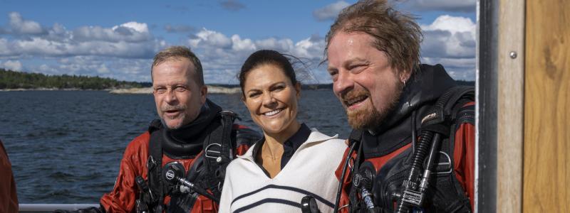 Kronprinsessan Victoria undersökte Osmundvraket tillsammans med Patrik Höglund och Jim Hansson båda marinarkeologer vid Vrak. Foto: Anders Näsberg Vrak/SMTM.