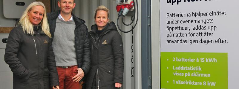 I bild fr vänster: Camilla Berthilsson VD Norrvikens trädgårdar Alexander Jansson VD Bjäre Kraft och Ingrid Lövkrona evenemangsansvarig Norrvikens trädgårdar. Foto: Norrviken