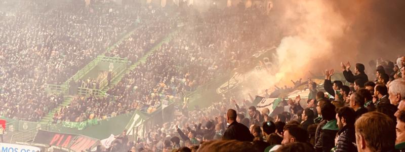 Under hösten inträffade flera allvarliga ordningsstörningar inom elitfotbollen som visar på behovet av ytterligare åtgärder för att stärka säkerheten vid fotbollsmatcher. Foto: paulo soeiro/unsplash