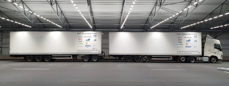 HCT-fordon bör byta körfält helt och på smalare vägar sänka hastigheten något för att göra omkörningar så betryggande som möjligt. Foto: VTI