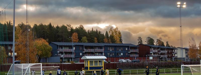 De nya strålkastarna ger mer och bättre ljus samt att man genom bytet spar energi i kommunen. Foto: Elektroskandia