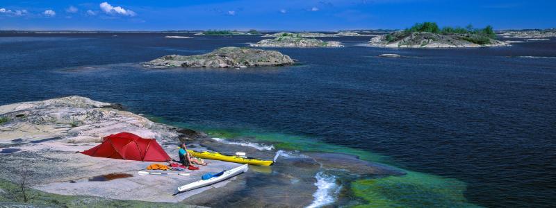 Kajakläger på Långviksskär, Nämdöskärgården. Foto: Claes Grundsten