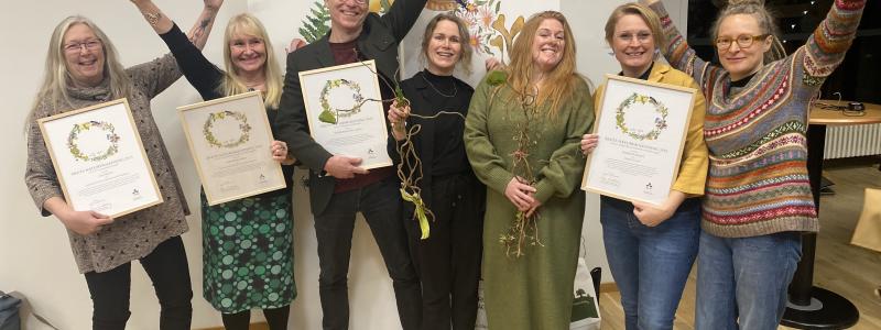 Samtliga mottagare av Årets naturvägledning 2023: Pia Enocson, Martina Kiibus, Mats Ottosson, Karin Gyllenklev, Linnea Rollgard, Elin Johansson och Martita Grufvik. Foto: SLU Centrum för naturvägledning