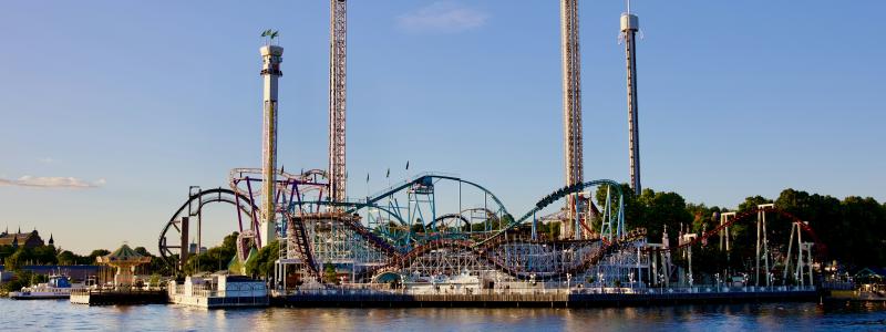 Den 25 juni 2023 havererade ett berg- och dalbanetåg på Gröna Lund med elva passagerare när tågets främre bärarm gick sönder. Foto: Nicolas Nezzo/Unsplash