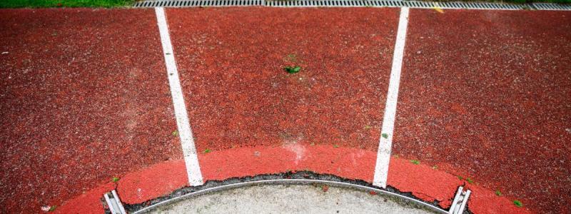 Renoveringsbehov är vanligt när det gäller idrottsanläggningar och miljöer - här friidrottsarena. Foto: Bildbyrån