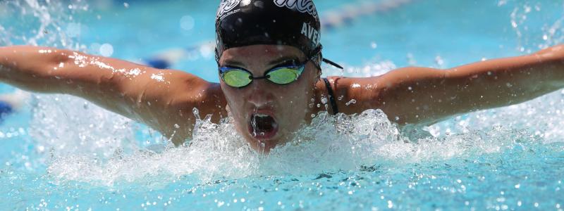 Martina Grnaström tävlar i simning under SM-veckan. Foto: Riksidrottsförbundet.