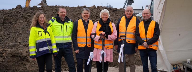 Maria Almesåker, Tekniska verken (Styrelseordförande), Conny Udd – Tekniska verken (VD och koncernchef), Niklas Borg, Kristina Edlund, Peter Vestberg – Lejonfastigheter (Styrelseordförande) samt Micael Antamo – Lejonfastigheter (VD). Foto: Lejonfastigheter