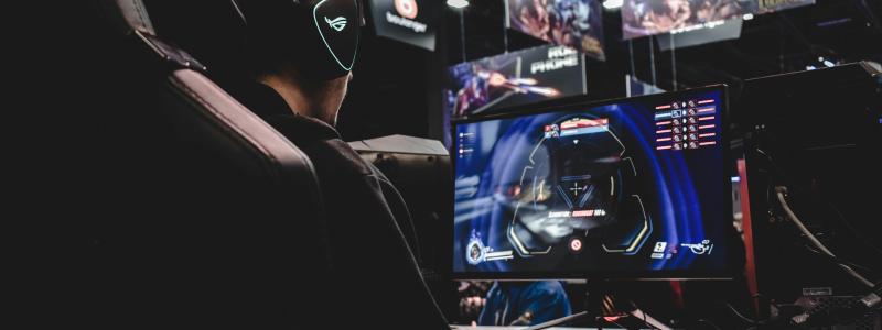 Yalla! Cup är kostnadsfritt, både för deltagande lag och besökare som vill titta eller prova på e-sport. Foto: Florian Olivo/Unsplash