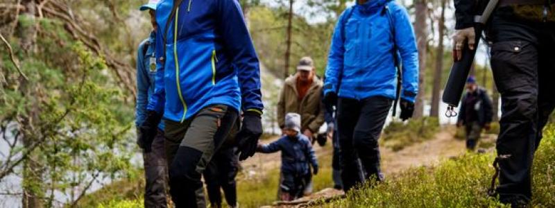 En höjning till 200 miljoner kronor skulle enligt Svenskt Friluftsliv bland annat göra det möjligt att nå fler barn och unga, stärka ledarförsörjningen, sänka trösklarna till organiserad fritid, utveckla verksamhet i hela landet och öka kunskapen om allemansrätten. Det skulle också ge bättre förutsättningar för friluftsorganisationerna att bidra till samhällets arbete med folkhälsa, inkludering och civil beredskap. Foto: PMAGI AB