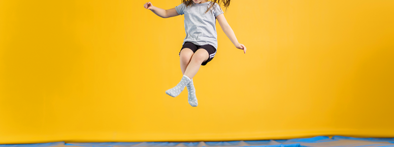 Efter flera rapporter om allvarliga olyckor tog Konsumentverket tidigare initiativ till att ta fram en europeisk standard tillsammans med Svenska institutet för standarder,  samt representanter från trampolinparksbranschen i Sverige och experter från många andra länder. Foto: SIS