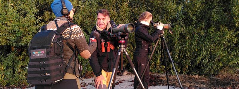 Niclas Lignell och Ida Hansson blir intervjuade under EuroBirdwatch23. Foto: Birdwatch