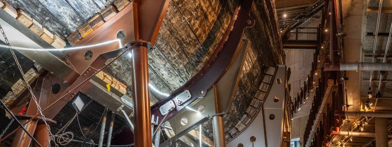 Första stödvaggan av 27 på plats runt skeppet Vasa maj 2024. Foto: 	Anneli Karlsson, Vasamuseet/SMTM.