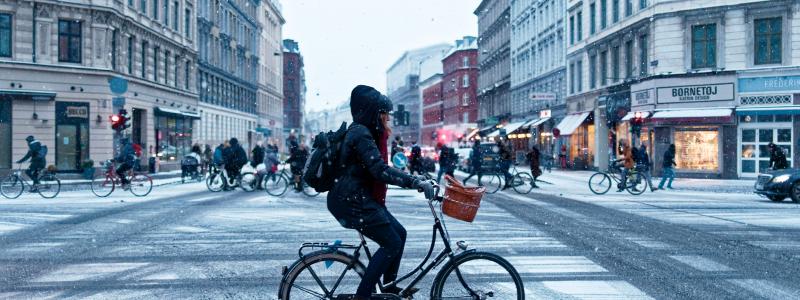 Vintercyklister i Köpenhamn. Foto: max adulyanukosol/unsplash