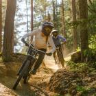 Downhillcyklister i Järvsö Bergscykel Park. Foto: Järvsö
