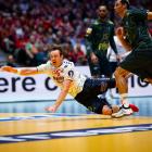 Sander Sagosen spelar vänsternia i det norska landslaget och räknas som en av världens främsta handbollsspelare. Han understryker hur avgörande underlaget är för att kunna prestera på allra högsta nivå. Foto: EHF