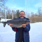 Gintaris Milvydas med en sik på 6 770 gram, nytt svenskt sportfiskerekord. Foto: Storfiskregistret