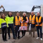 Maria Almesåker, Tekniska verken (Styrelseordförande), Conny Udd – Tekniska verken (VD och koncernchef), Niklas Borg, Kristina Edlund, Peter Vestberg – Lejonfastigheter (Styrelseordförande) samt Micael Antamo – Lejonfastigheter (VD). Foto: Lejonfastigheter