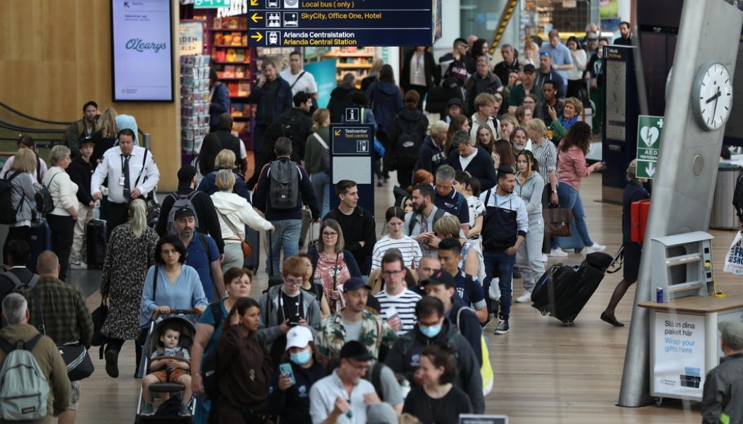 Ali Lorestani/TT: Långa köer var ett vanligt inslag på Arlanda norr om Stockholm under våren och sommaren 2022. Arkivbild.