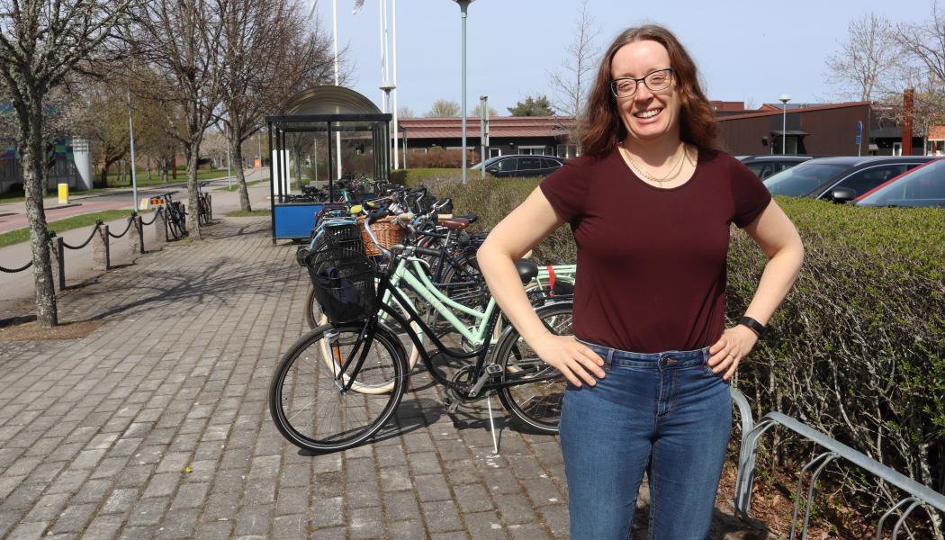 Mer cykling kan ersätta korta bilresor. Jenny Eriksson på VTI är projektledare för regeringsuppdraget om mål för cykling. Foto: Gunilla Rech/VTI