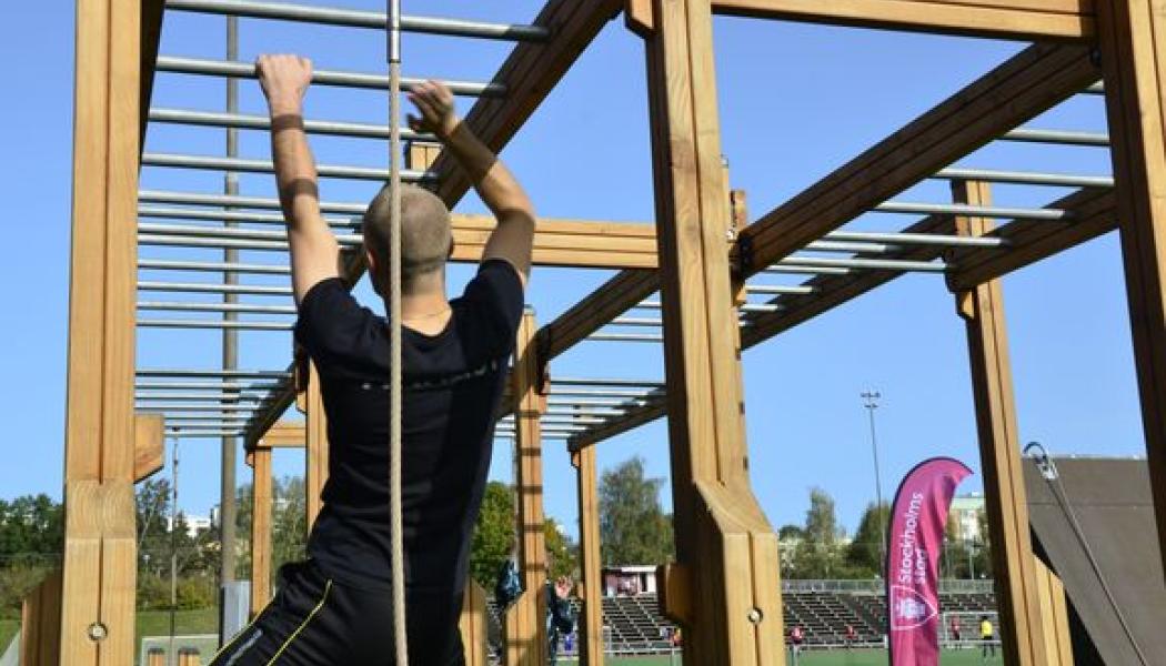 Den nya hinderbanan på Farsta idrottsplats. Foto: Nicki Kozma
