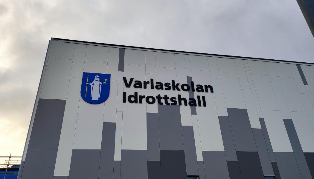 Idrottshallen är tänkt att skapa möjligheter för fler idrotter samt att lokalerna ska kunna samnyttjas och användas utanför skoltid. Bild: Flodéns Bygg
