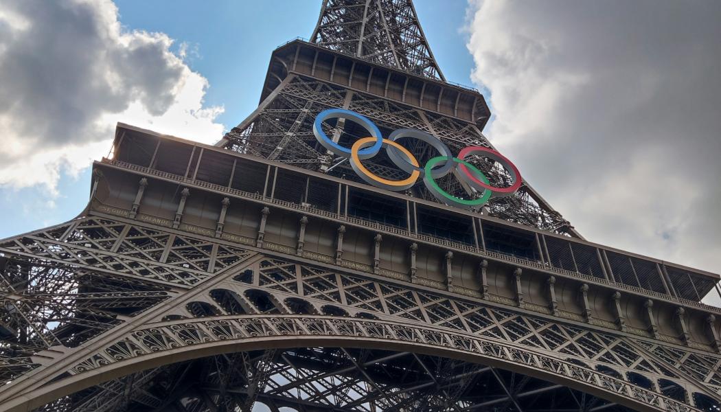 Armand Duplantis försvarade sitt OS-guld och förbättrade sitt eget världsrekord på OS i Paris. Foto: Amada MA/Unsplash
