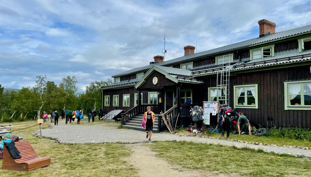 Huvudbyggnaden vid Saltoluokta fjällstation i svenska Lappland. Foto: Anders Norén/Unsplash