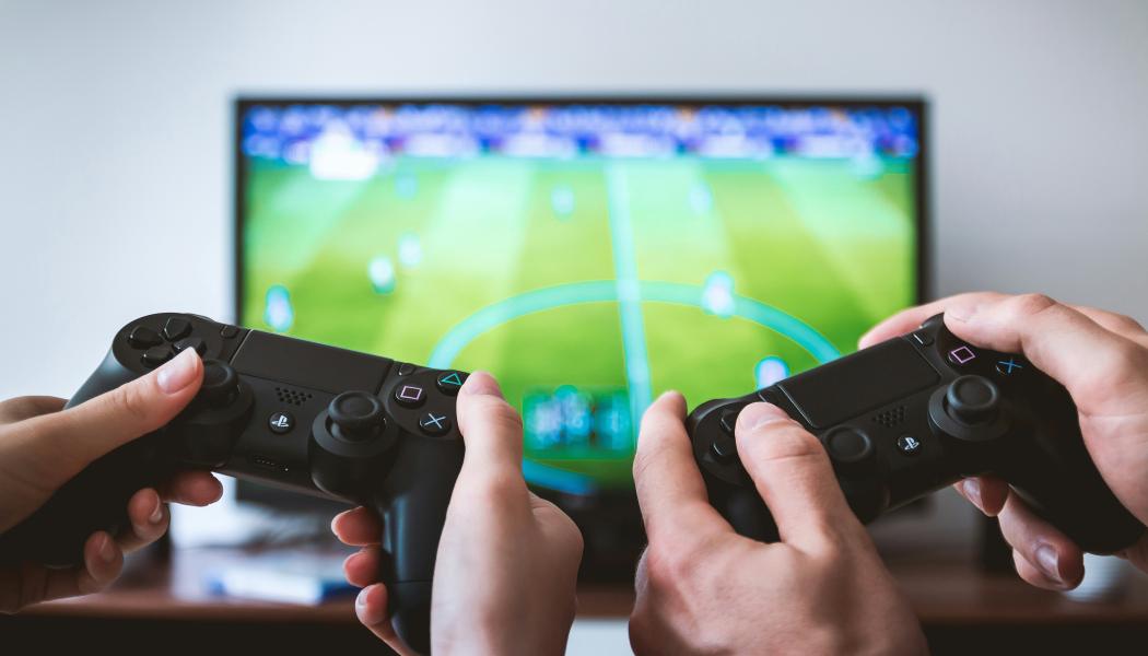 Under åtta kval-kvällar följt av en final, samlas tusentals gamers från hela Sverige för att tävla Foto: jeshoots com/Unsplash