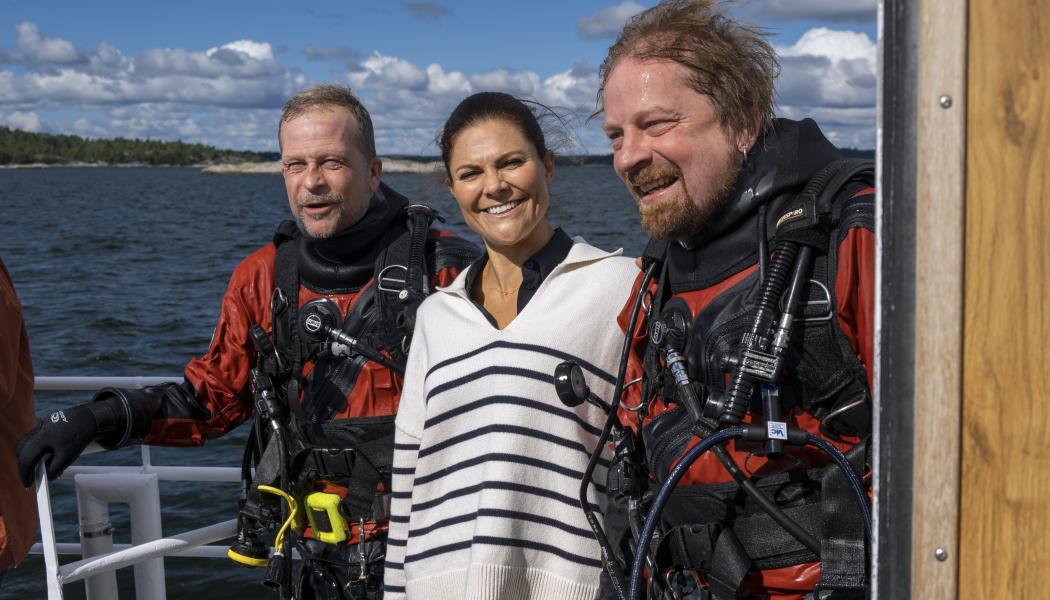 Kronprinsessan Victoria undersökte Osmundvraket tillsammans med Patrik Höglund och Jim Hansson båda marinarkeologer vid Vrak. Foto: Anders Näsberg Vrak/SMTM.
