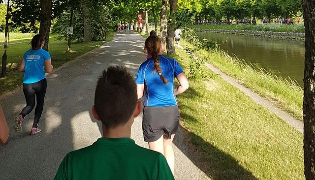 Motionsloppet Blodomloppet längs med Djurgårdskanalen i Stockholm. Foto: Wikimedia Commons