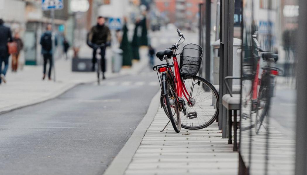 I rapporten Cykelstölder – problemets omfattning och möjliga vägar framåt ger Johan Egeskog och Magnus Karemyr, forskningsingenjörer vid VTI, en bred kunskapsöversikt över vad som är känt om cykelstölder i Sverige.  Bild: Fotograf Satu AB