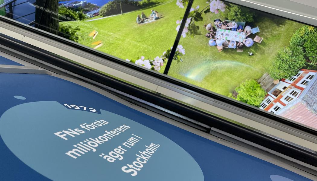 Utställning om biologisk mångfald i Skansens rulltrappa. Foto: Skansen