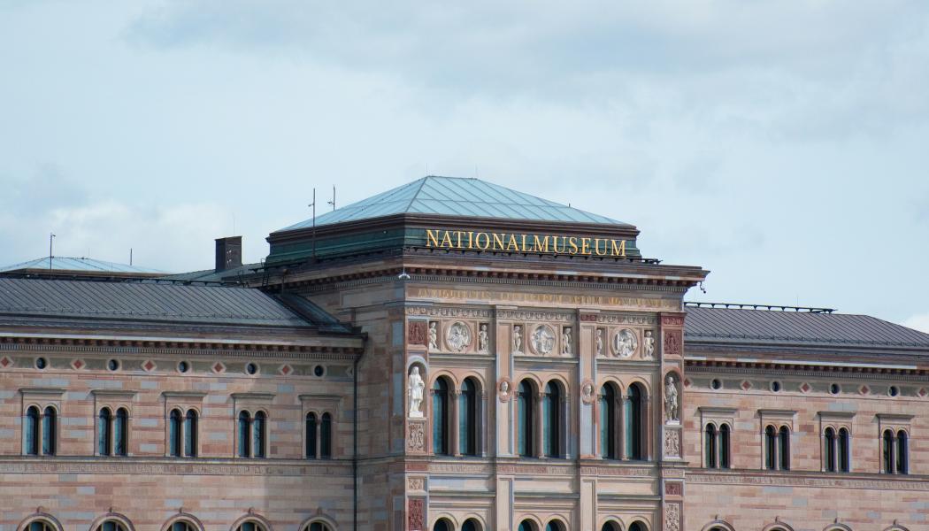 Museerna når i dag miljontals människor, både i Sverige och internationellt, genom webbplatser, sociala medier och öppna kunskapsplattformar. Foto: Filipe Lourenço Marques/Unsplash