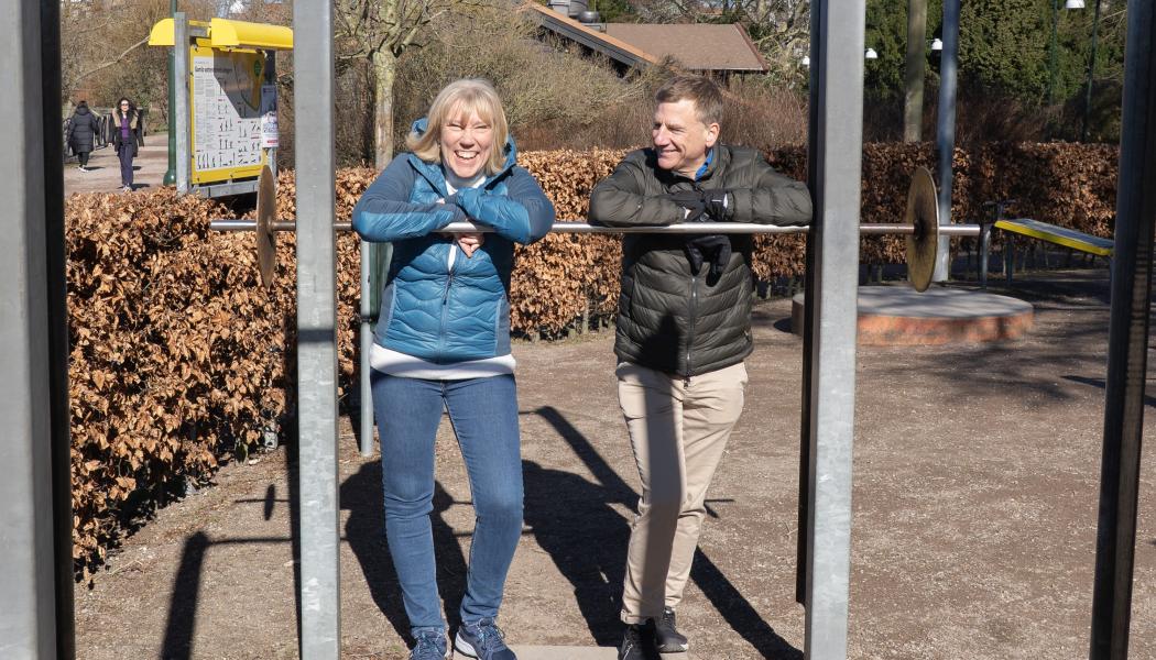 Helene Henriksson,  fysioterapeut och hälsostrateg i förvaltningen Nära vård och hälsa med Olle Melander, överläkare i internmedicin på Skånes universitetssjukhus. Foto: Region Skåne