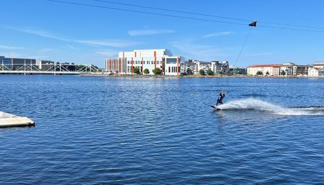Genom att kommunen tillfälligt tar över driften tillfälligt blir anläggningen mer tillgänglig för allmänheten till ett rimligt pris. Foto: Jönköping kommun