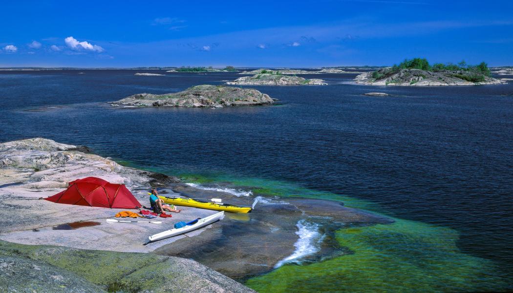 Kajakläger på Långviksskär, Nämdöskärgården. Foto: Claes Grundsten