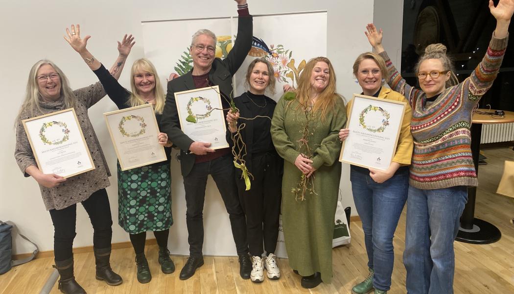 Samtliga mottagare av Årets naturvägledning 2023: Pia Enocson, Martina Kiibus, Mats Ottosson, Karin Gyllenklev, Linnea Rollgard, Elin Johansson och Martita Grufvik. Foto: SLU Centrum för naturvägledning