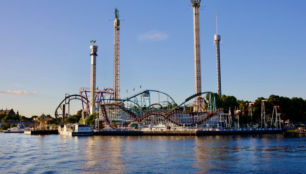 Den 25 juni 2023 havererade ett berg- och dalbanetåg på Gröna Lund med elva passagerare när tågets främre bärarm gick sönder. Foto: Nicolas Nezzo/Unsplash