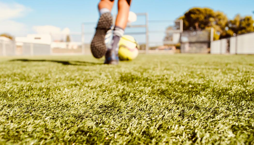 För att möta förbudet investerar Nordiska ministerrådet upp till 7 miljoner danska kronor i ett forskningsprojekt som ska driva utvecklingen mot miljövänliga material i Norden. Foto: Elly Ch./Unsplash