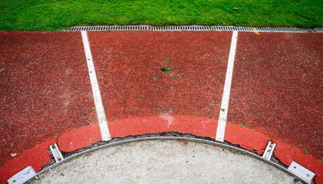 Renoveringsbehov är vanligt när det gäller idrottsanläggningar och miljöer - här friidrottsarena. Foto: Bildbyrån